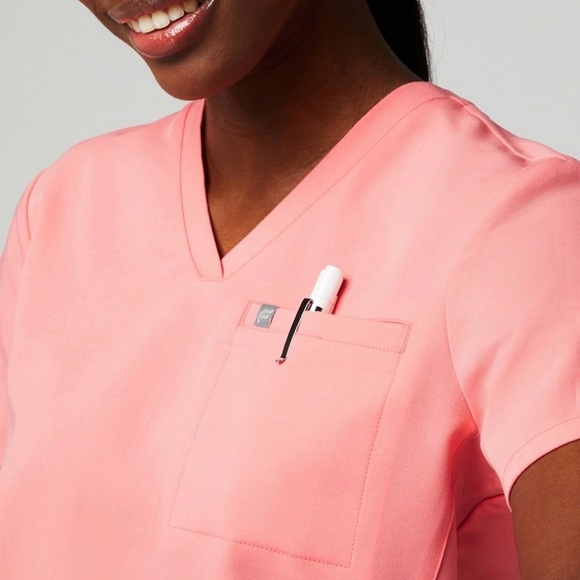 Fabletics Coral Scrub Set - Picture 4 of 5